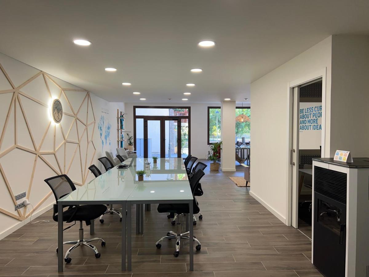 Espot Cowork & Apartments - L'Amfitriona Esterno foto